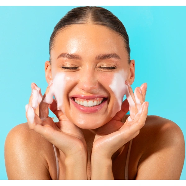 B-Selfie TOTAL PERFECTION CLEANSER - Multifunkční pleťový čistič - 100 ml