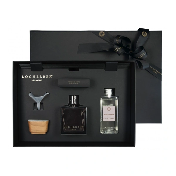 Dárková sada s vůní AZAD KASHMERE - flakon aroma difuzéru + náplň 250 ml + tyčinky + trychtýřek + víčko z ořechového dřeva + vonný sáček