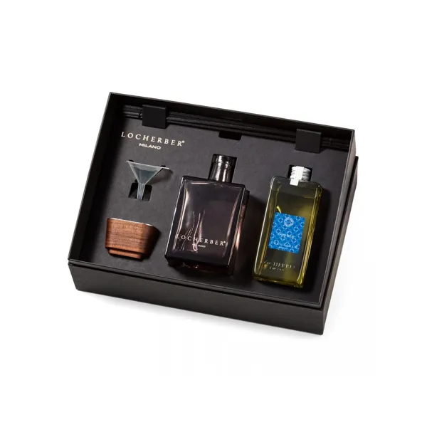 Dárková sada s vůní CAPRI AZUL - flakon aroma difuzéru + náplň 500 ml + tyčinky + trychtýřek + víčko z ořechového dřeva