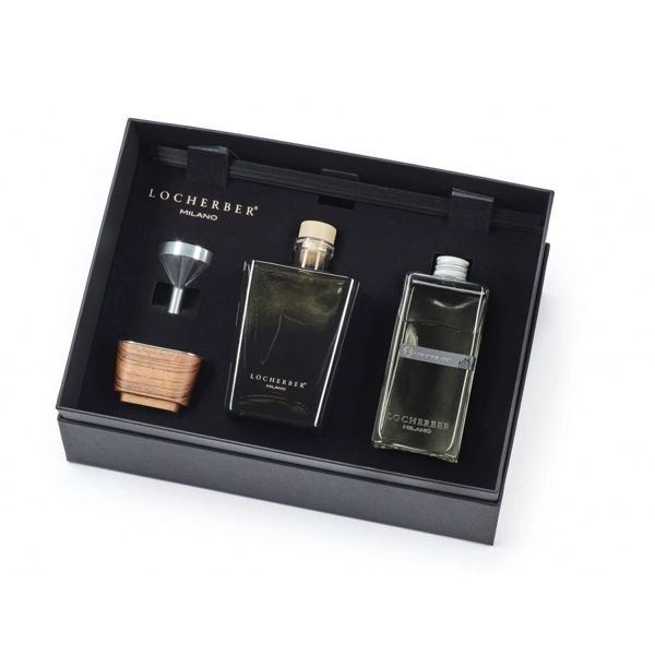 Dárková sada s vůní GRIGIO MILANO - flakon aroma difuzéru + náplň 500 ml + tyčinky + trychtýřek + víčko z ořechového dřeva