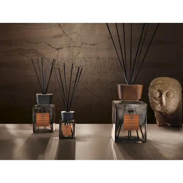 Difuzér s tyčinkami a dřevěným víčkem ve tvaru oblázku s vůní ARAMAIK - 5000 ml