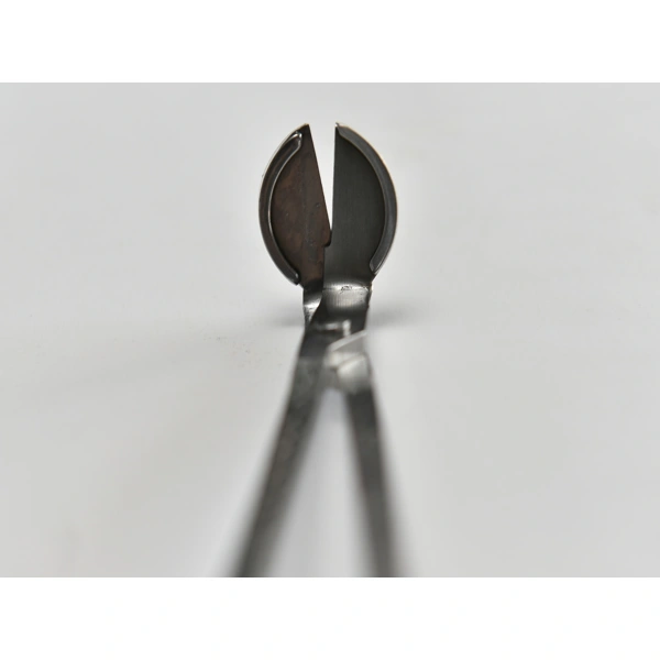 Dlouhé nůžky na zastřižení knotu svíčky - střídbrné