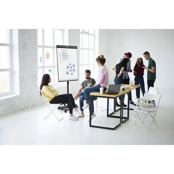 Flipchart UNIVERSAL Triangle s kulatou podstavou mobilní