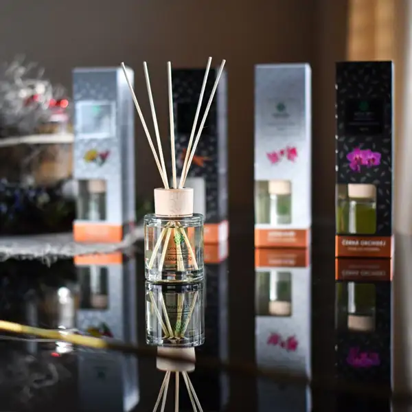 Green idea ​Ratanové vonné tyčinky - Santal dřevo 100 ml