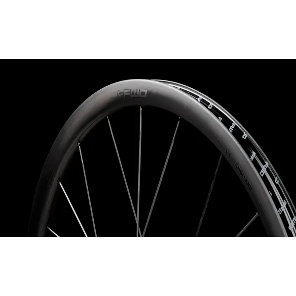 Karbonová kola RAW CS (33 mm), FFWD/CS 2:1, MattBlack, plášť - Shimano 11/12sp