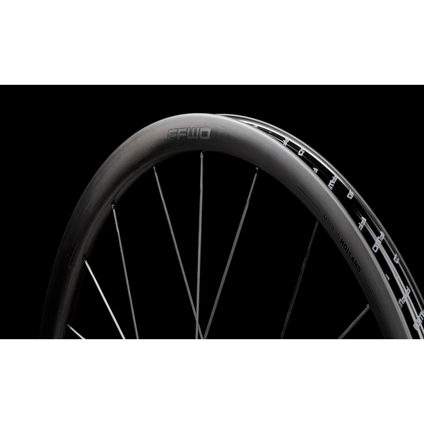 Karbonová kola RAW CS (33 mm), FFWD/CS 2:1, MattBlack, plášť - SRAM XDR 12sp