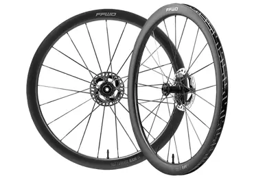 Karbonová kola RAW CS (44 mm), FFWD/CS 2:1, MattBlack, plášť - Campagnolo 9-12sp