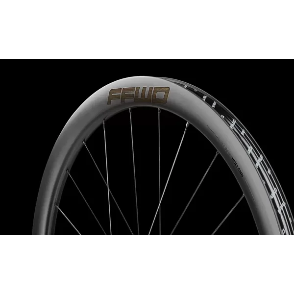 Karbonová kola RYOT44 V2 (44 mm), DT240 2:1 EXP, plášť - Campagnolo 9-12sp