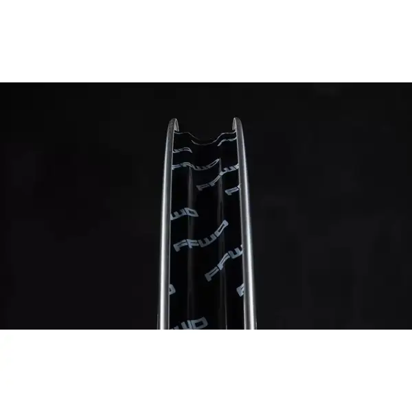 Karbonová kola RYOT55 V2 (55 mm), DT240 2:1 EXP, plášť,Campagnolo 9-12sp