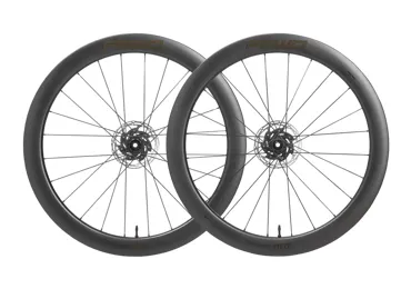 Karbonová kola RYOT55 V2 (55 mm), DT240 2:1 EXP, plášť,SRAM XDR 12sp