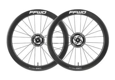 Karbonová kola RYOT55 V2 (55 mm), FFWD N/GAGE 2:1, White, plášť,Shimano 11/12sp