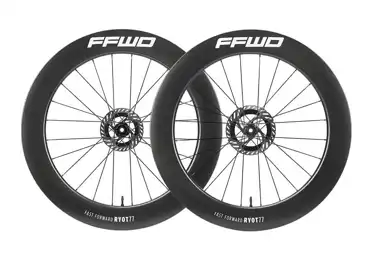 Karbonová kola RYOT77 V2 (77 mm), FFWD N/GAGE 2:1, White, plášť - SRAM XDR 12sp