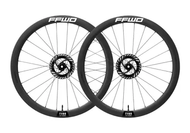 Karbonová kola TYRO V3 (45 mm), FFWD N/LITE 1:1, plášť - Shimano 11/12sp