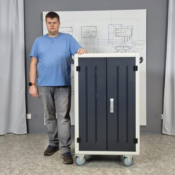 Mobilní nabíjecí skříň pro 30 notebooků