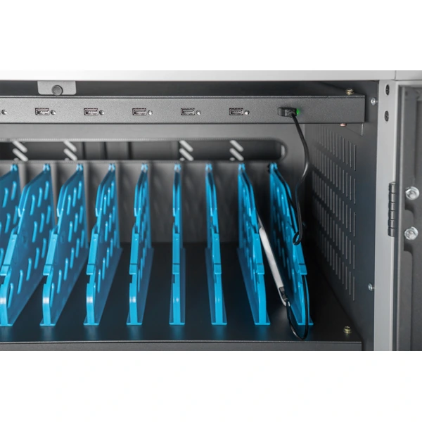 Mobilní nabíjecí skříň pro 30 notebooků s UV-C desinfekcí