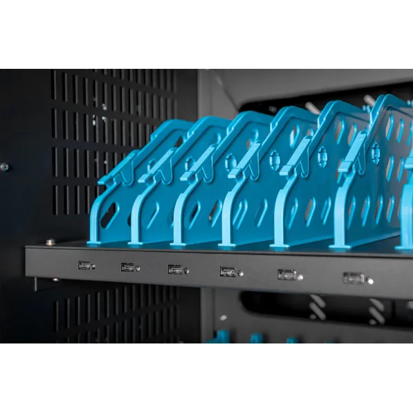 Mobilní nabíjecí skříň pro 30 notebooků s UV-C desinfekcí