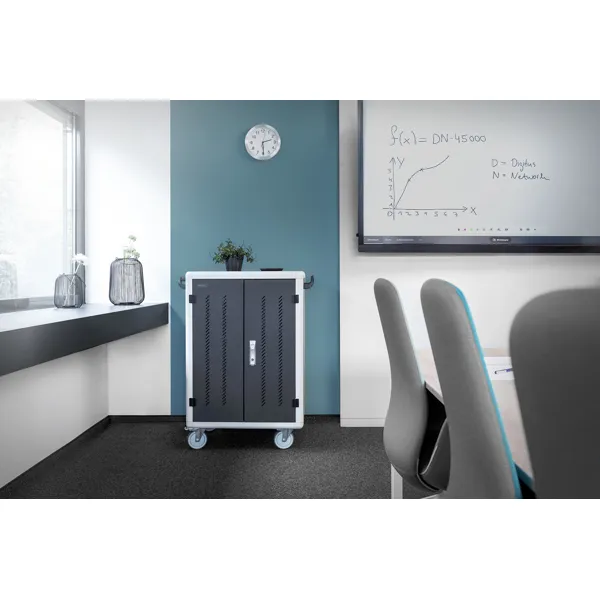 Mobilní nabíjecí skříň pro 30 notebooků s UV-C desinfekcí