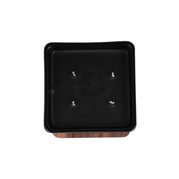 Vonná svíčka v černém skle s dřevěným víčkem s vůní ARAMAIK - 500 g