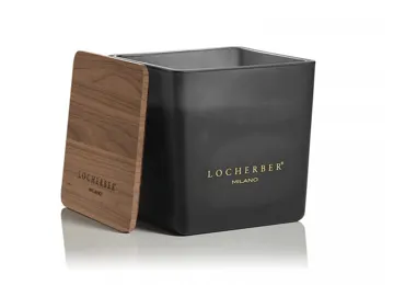 Vonná svíčka v černém skle s dřevěným víčkem s vůní MADELEINE ROSE - 210 g